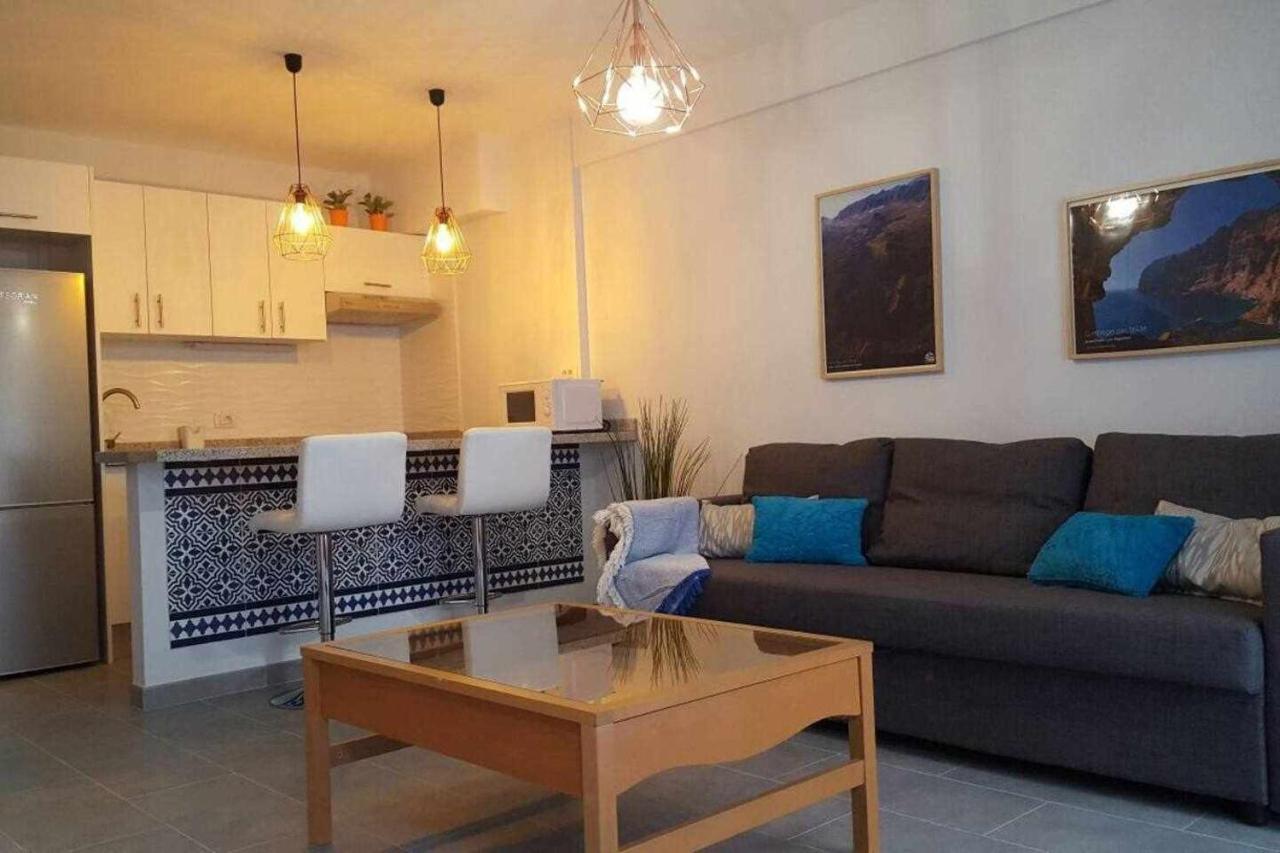 Apartamento Con Terraza Y Piscina C *