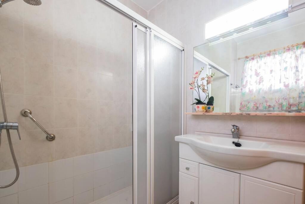 Studio With Swimming Pool And Balcony *
