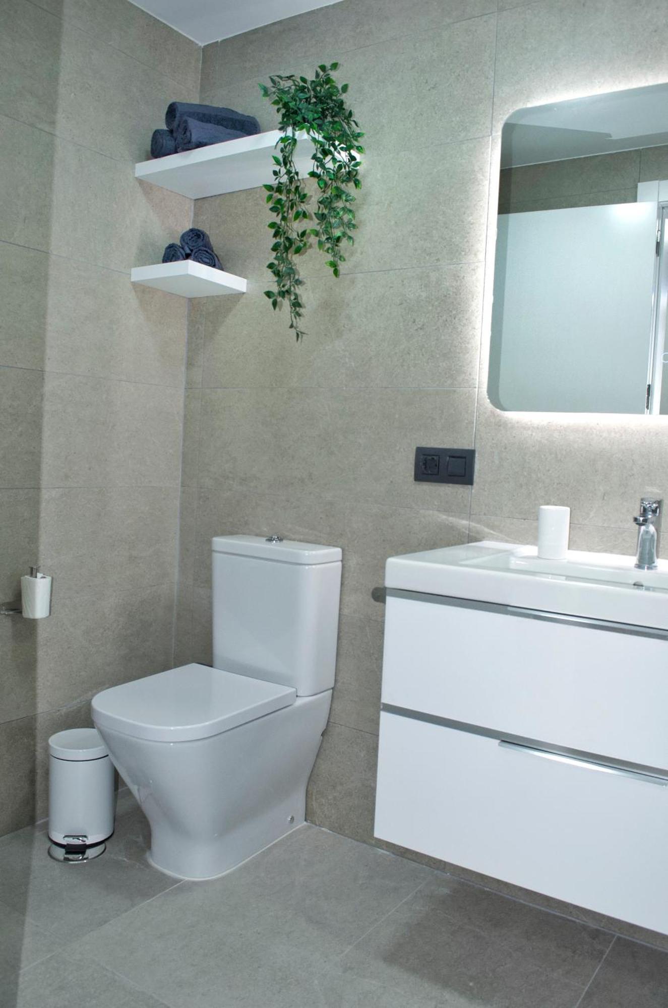 Modern Oasis - Pool, Gym & Tennis Apartamento