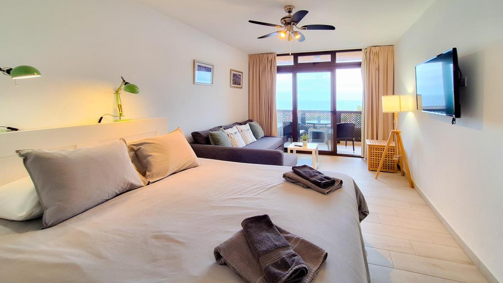 With Balcony And Sea View Apartment *