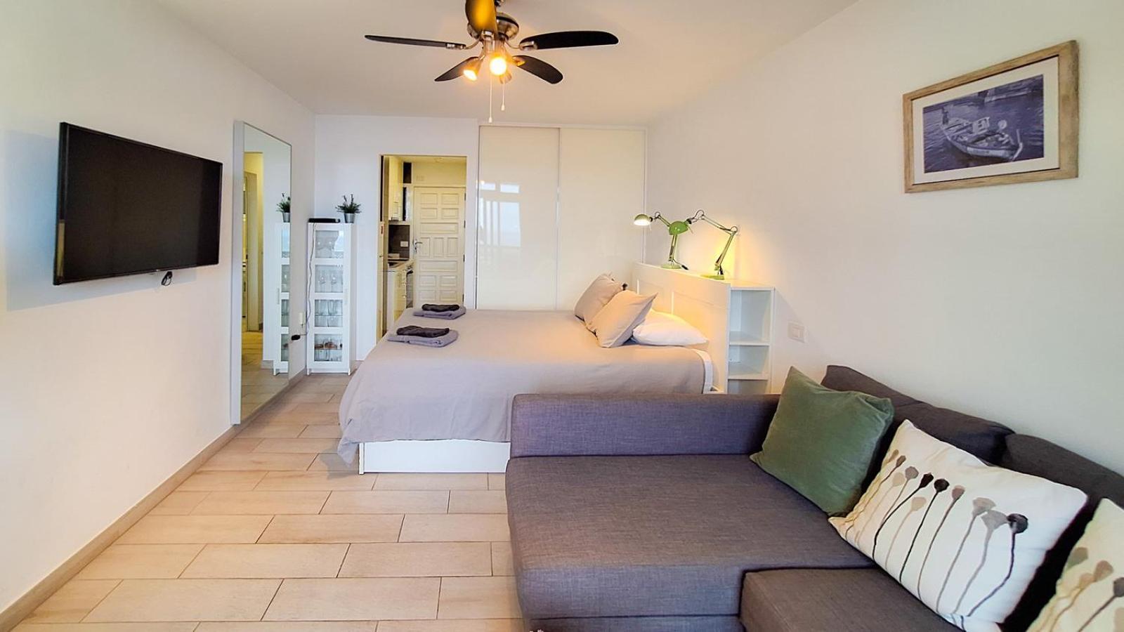 With Balcony And Sea View Apartment