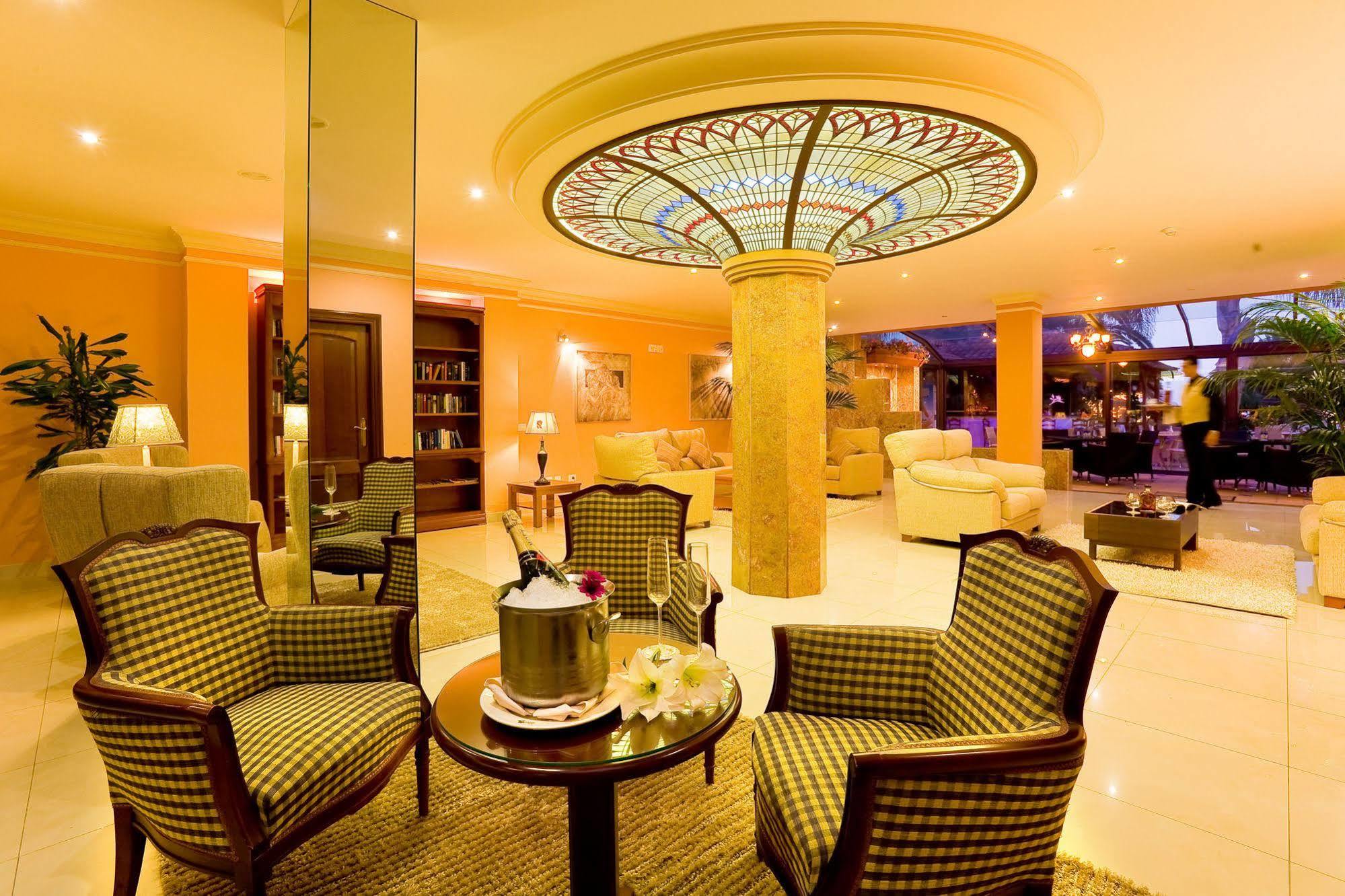 Riu Garoe Hotel 4*