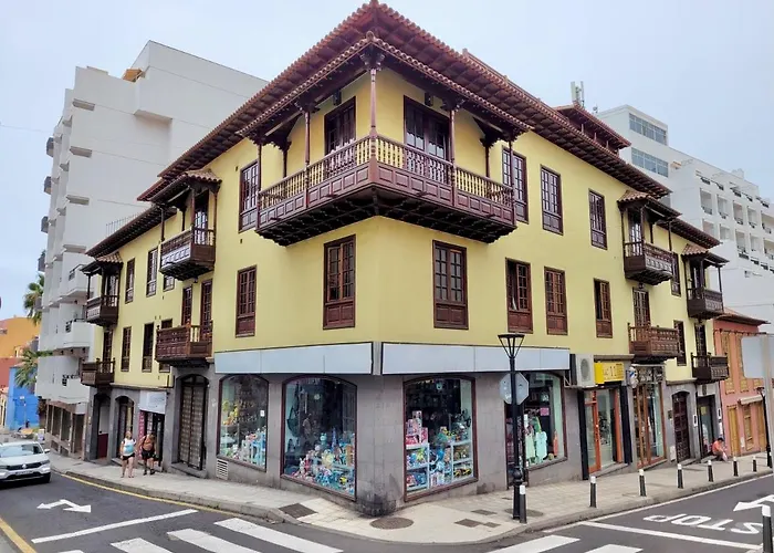 The Balcony House With Free Parking