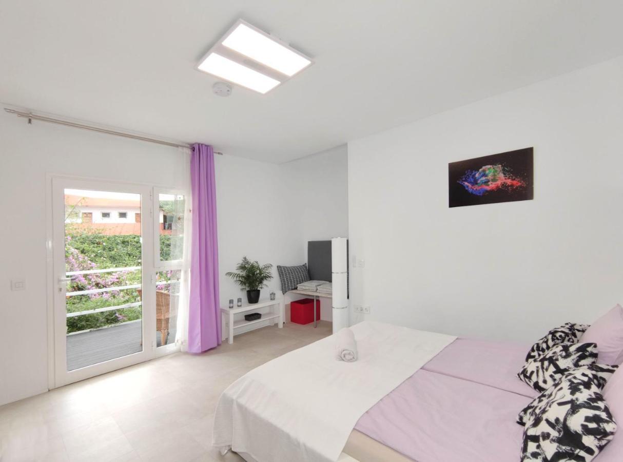 Fantastico Ruhige Top-lage, Balkon Oder Terrasse, Gratis Parkplatz & Klimaanlage, Ideal Fuer Paare Und Alleinreisende *