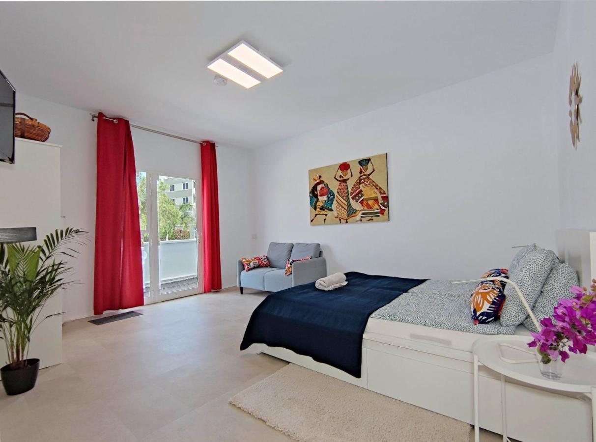 Apartment Fantastico 2 - With Large Balcony, Terrace And Garden