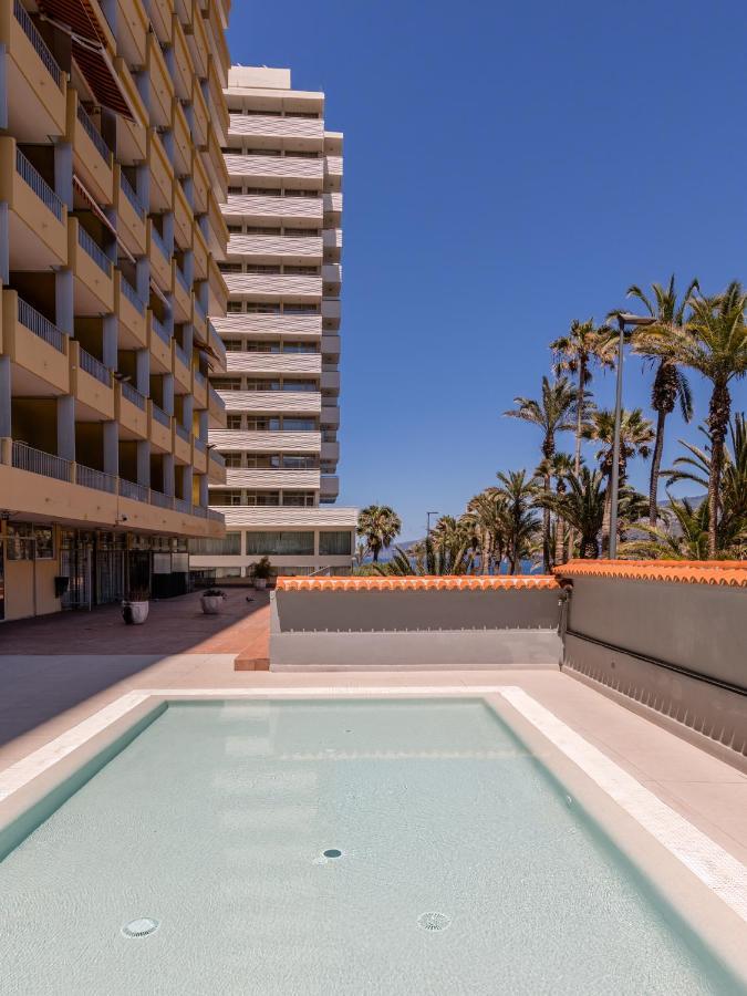 Palmeras Playa Studio: Pools, Beach, Sun & Shore Apartment