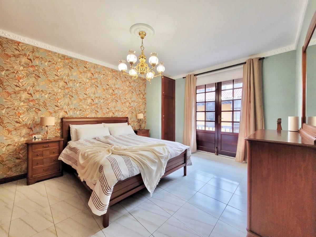 The Balcony House With Free Parking Apartment *