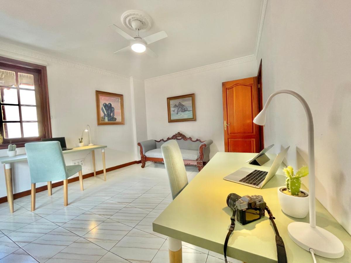 The Balcony House With Free Parking Apartment *