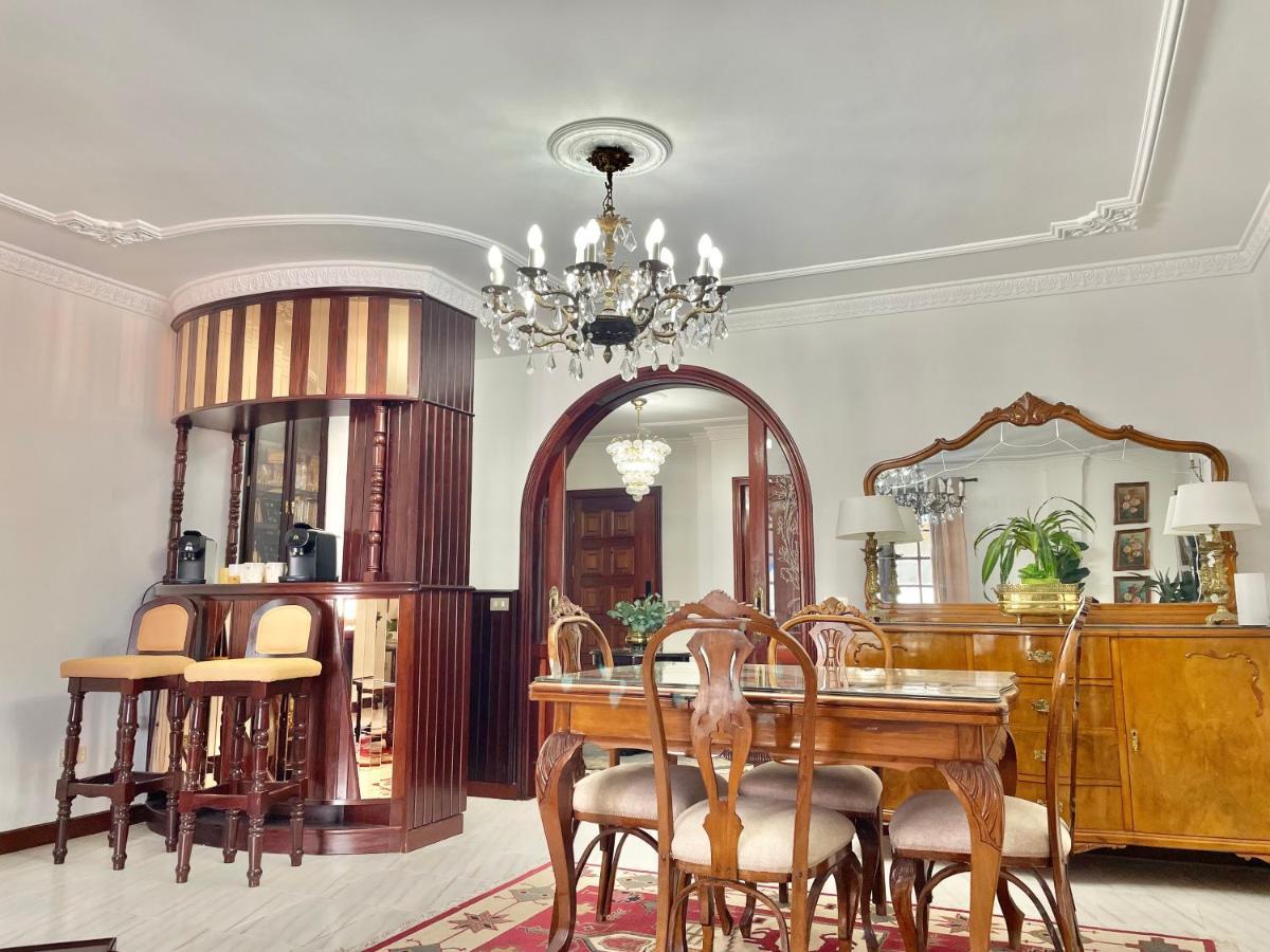 The Balcony House With Free Parking