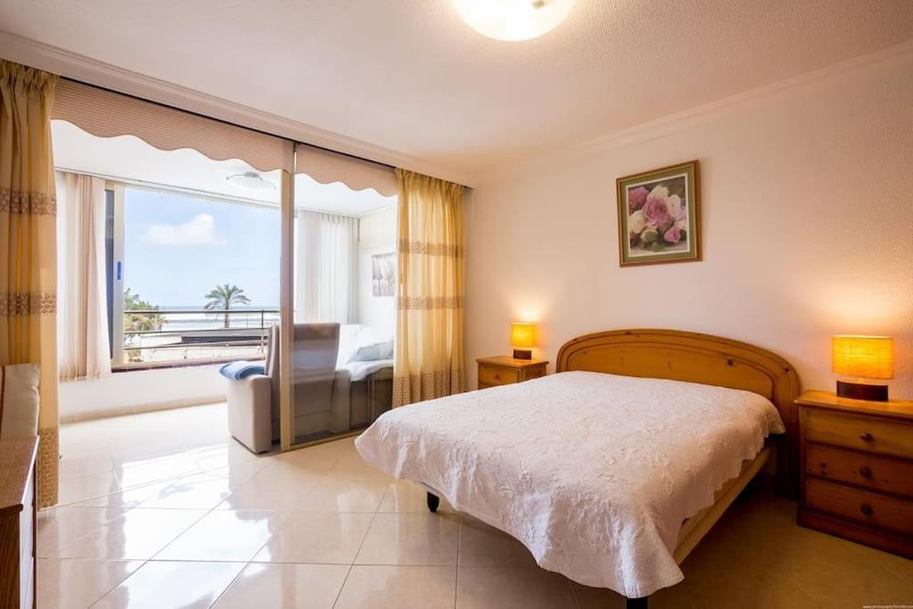 First Line Appartement *