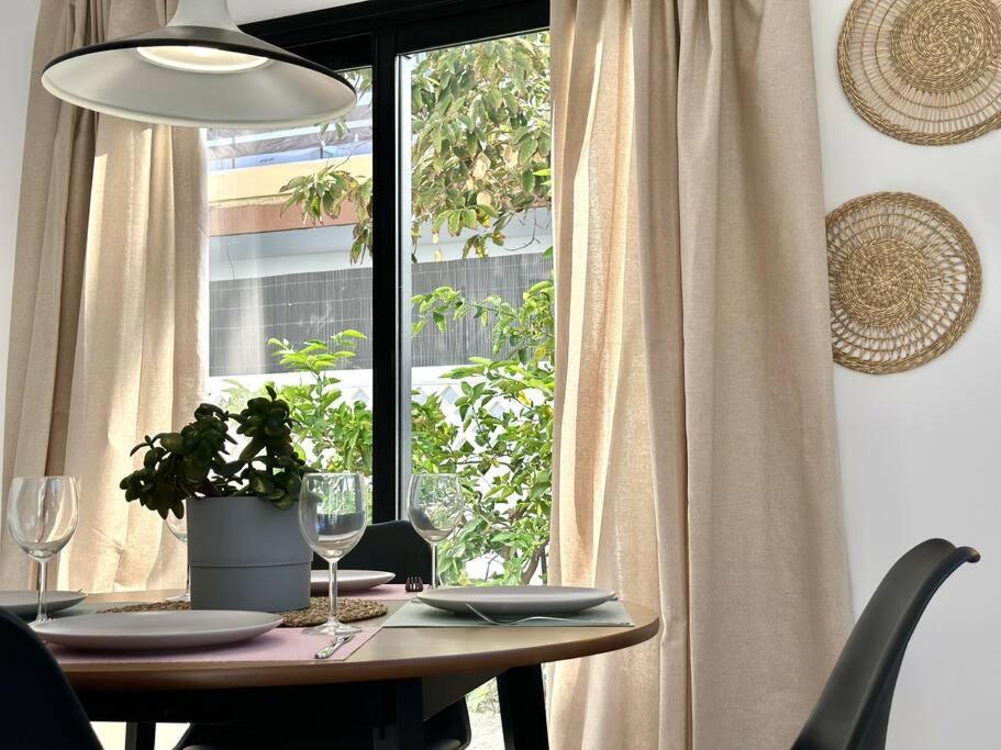 Apartment Stylish And Flat - *