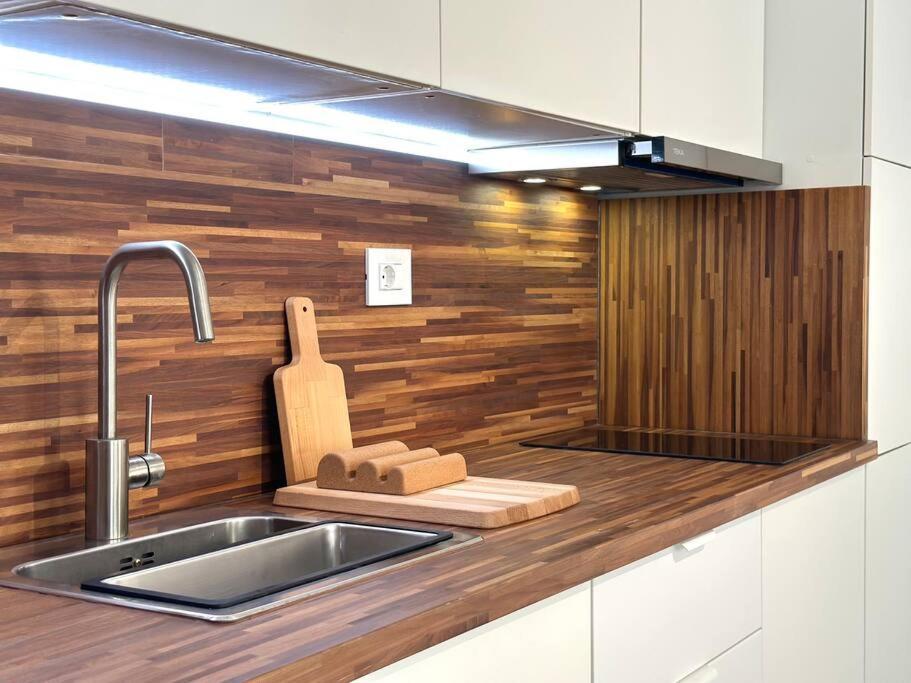 Apartment Stylish And Flat - *