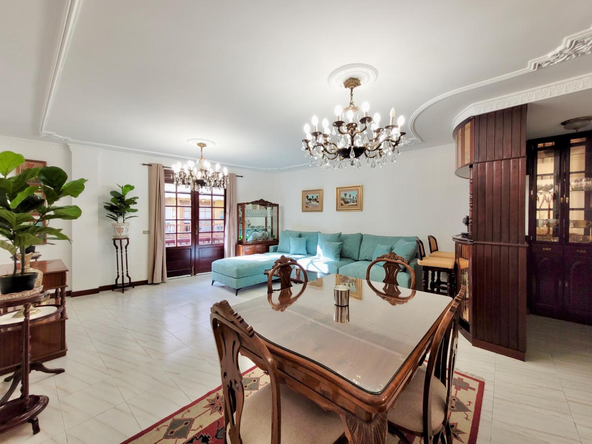 Apartment The Balcony House With Free Parking *