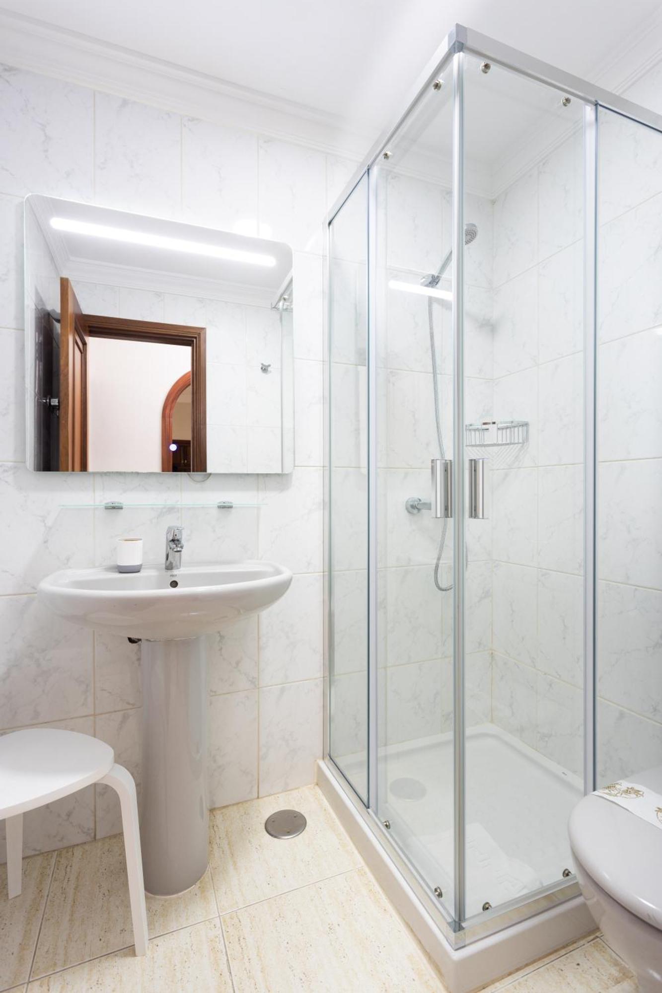 New Bright And Central With 2 Bedrooms Apartment