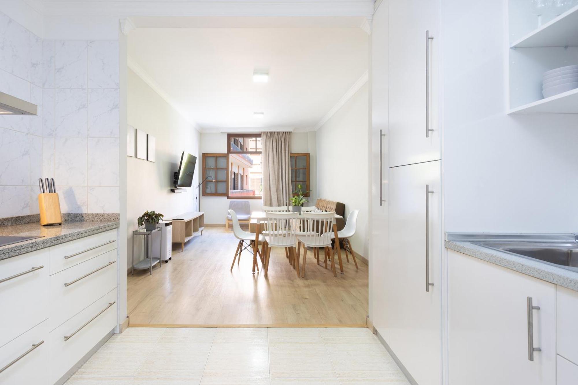 Apartment New Bright And Central With 2 Bedrooms *