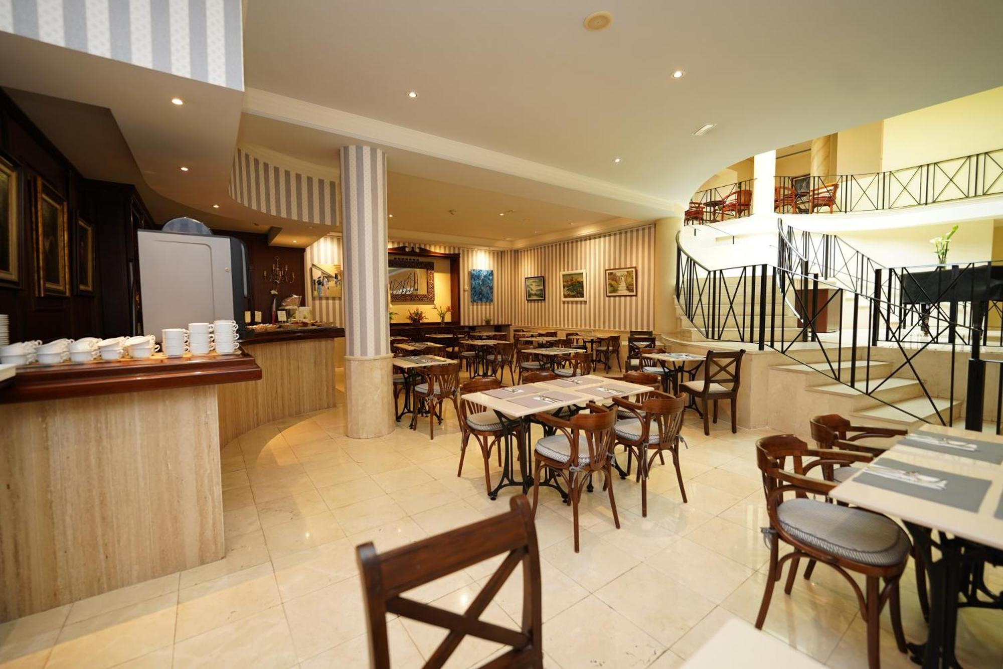 Khách sạn Rf Astoria - Adults Only 3*
