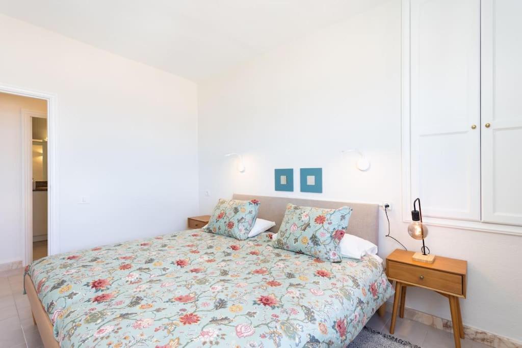 Prime Views Amazing Location Apartment