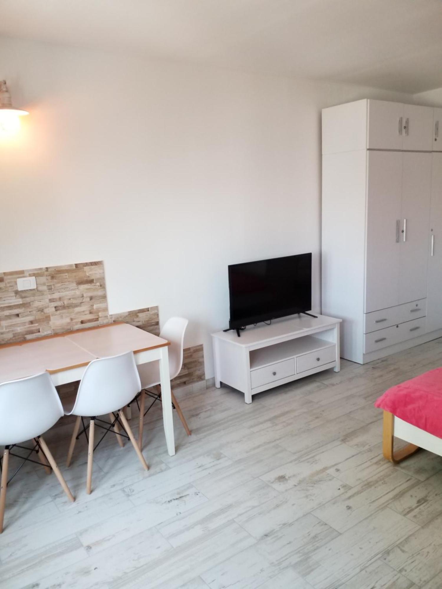 Apartment Designer 1 Bedroom White Tree 2 Minutes To The In The Center, Puerto De La Cruz, Tenerife *