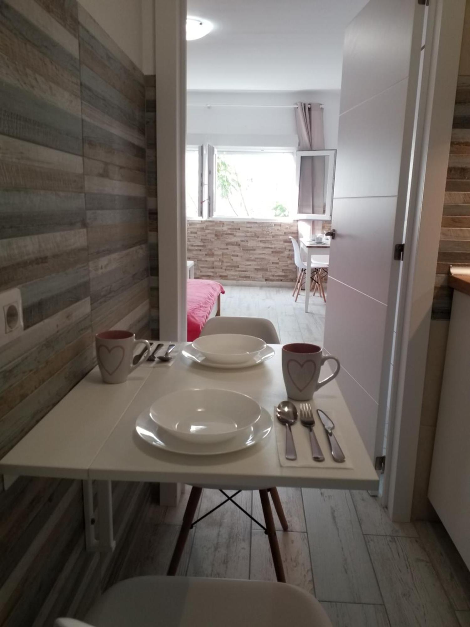 Designer 1 Bedroom White Tree 2 Minutes To The In The Center, Puerto De La Cruz, Tenerife Apartment