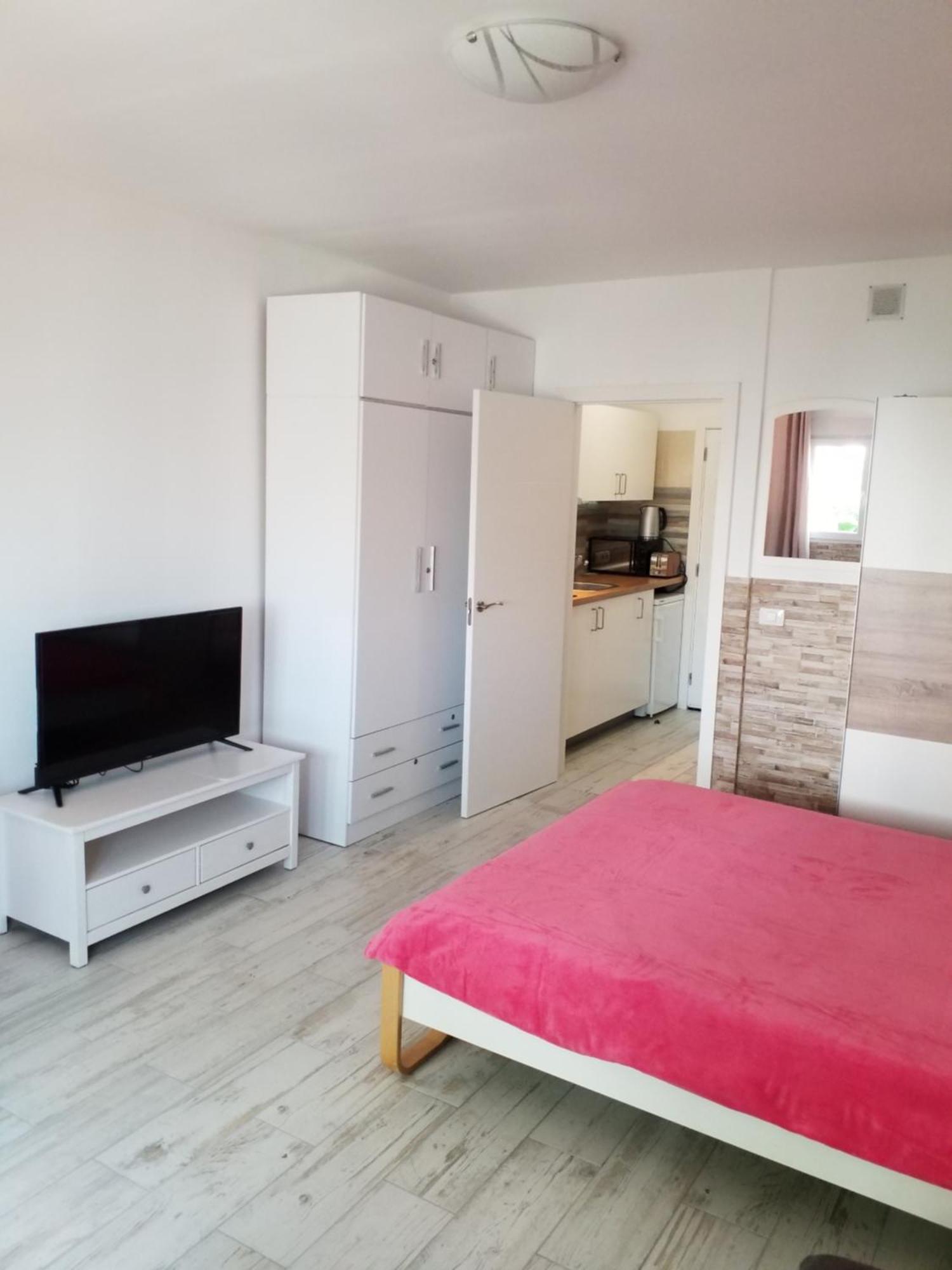 Designer 1 Bedroom White Tree 2 Minutes To The In The Center, Puerto De La Cruz, Tenerife Apartment Puerto de la Cruz (Tenerife)