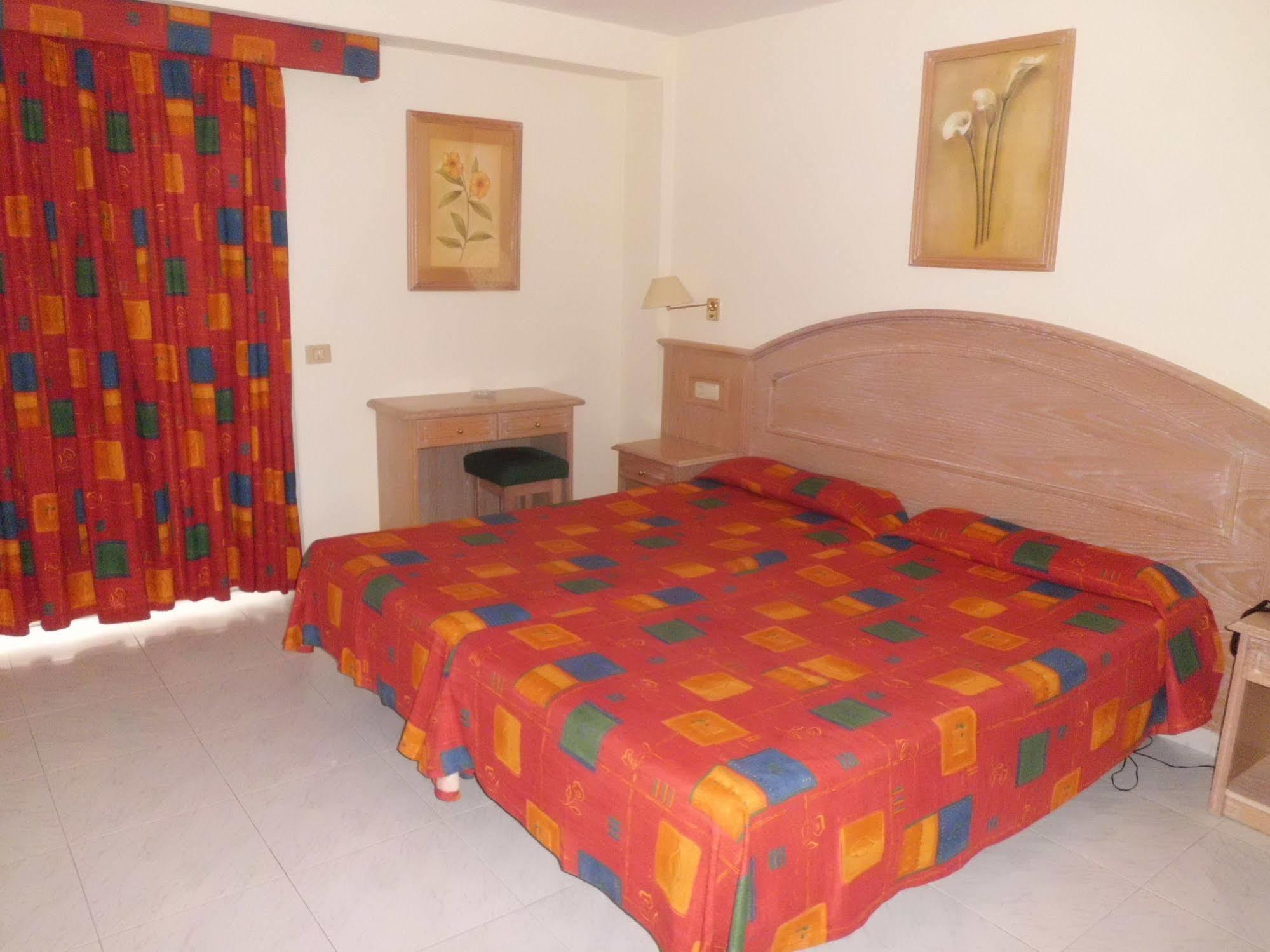 Park Plaza 2*