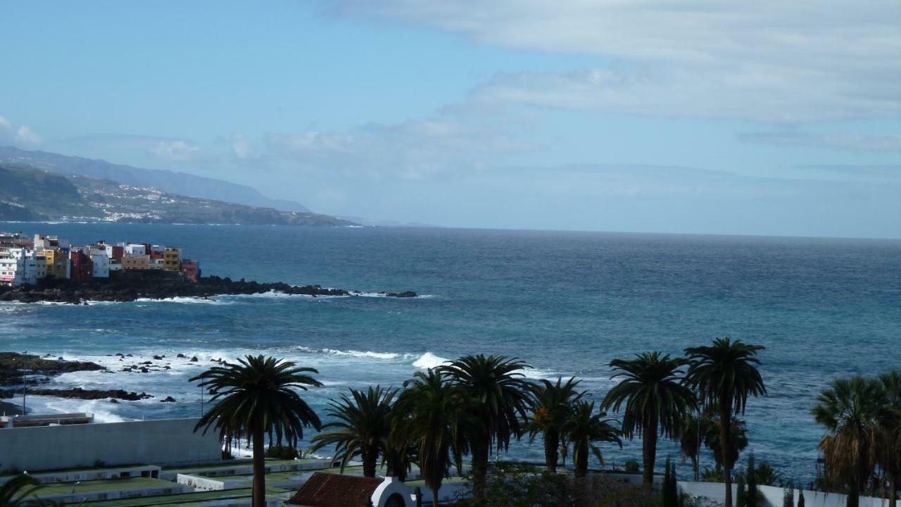Yksioe, Laehellae Rantaa * Puerto de la Cruz (Tenerife)