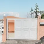 \'Bloom\' Peaceful Beachside Bungalow