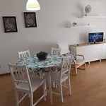 Apartamento Renovado, Frente A La Playa, Con Garaje
