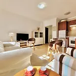 Miranda Apartment With Free Parking