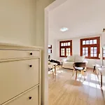 Miranda Apartment With Free Parking