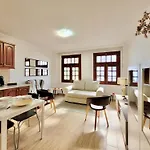 Miranda Apartment With Free Parking