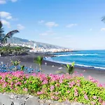 Puerto Cruz Relaxing Shared Pool