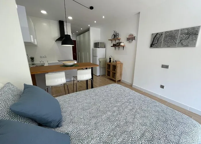 Lovely Stay Studio By Tor