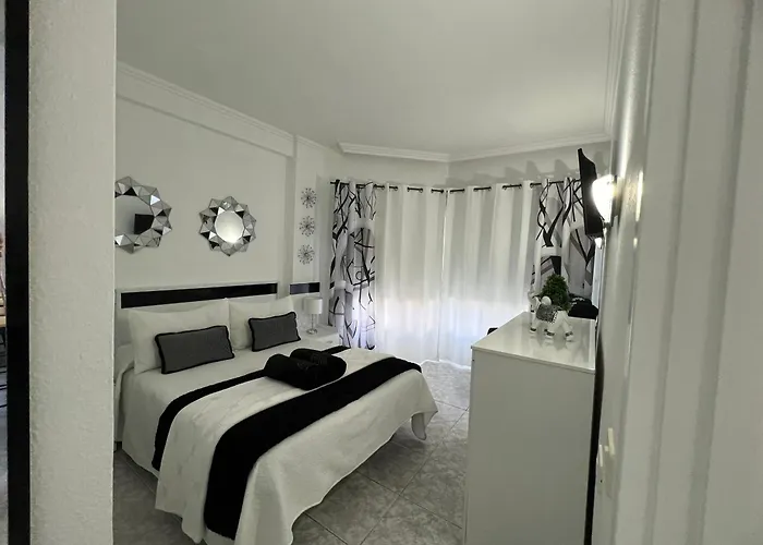 La Casita De Omar En El Corazon Del Puerto De La Cruz