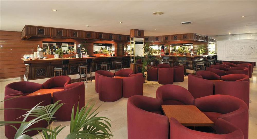 Parque San Antonio Hotel