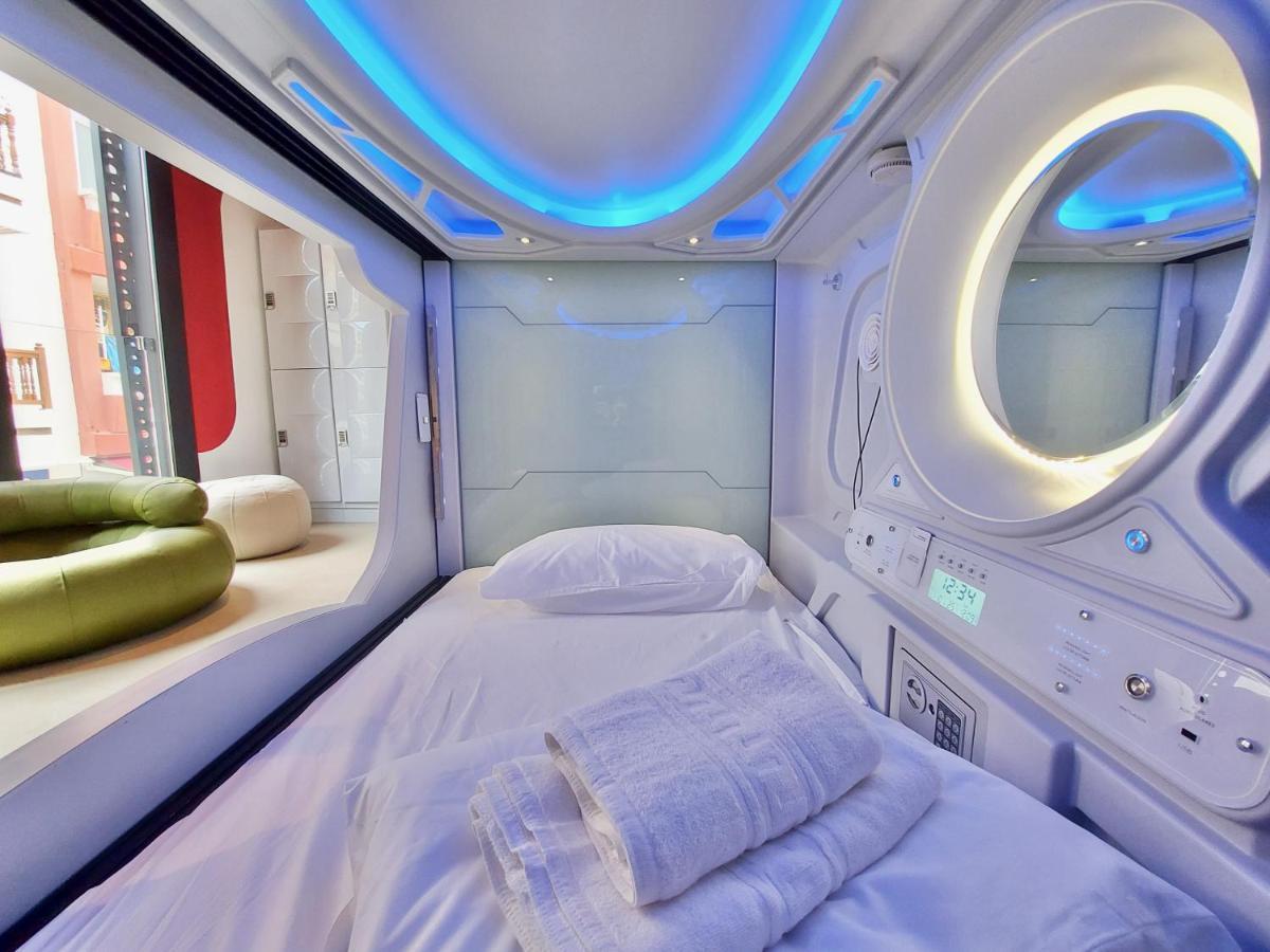 Capsule hotel Atypicap Capsule *