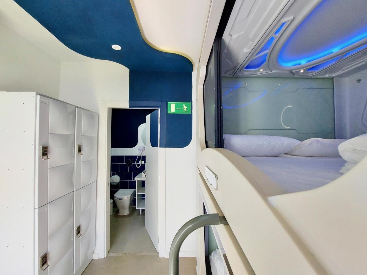 Capsule hotel Atypicap Capsule *