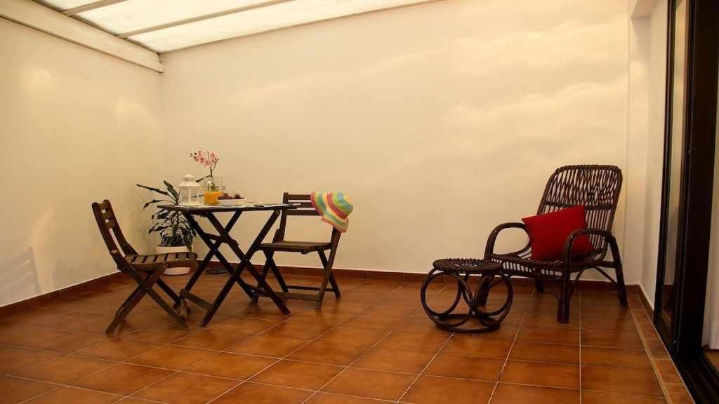 Apartment Con Jardin Y Piscina B *