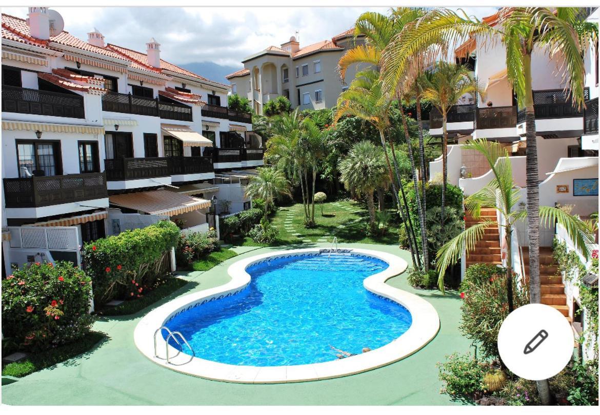 Con Jardin Y Piscina B