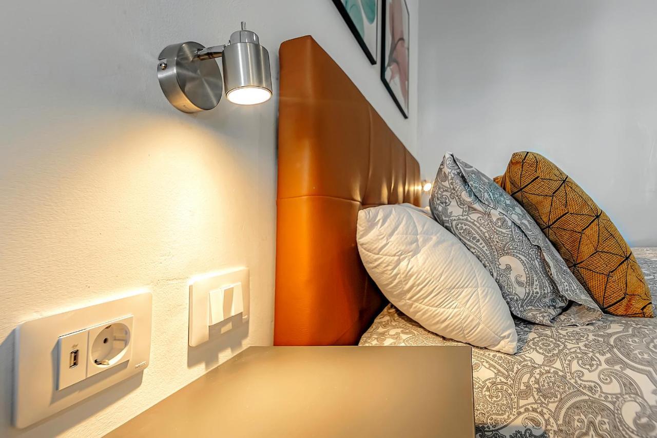 Apartment Home2book Center *