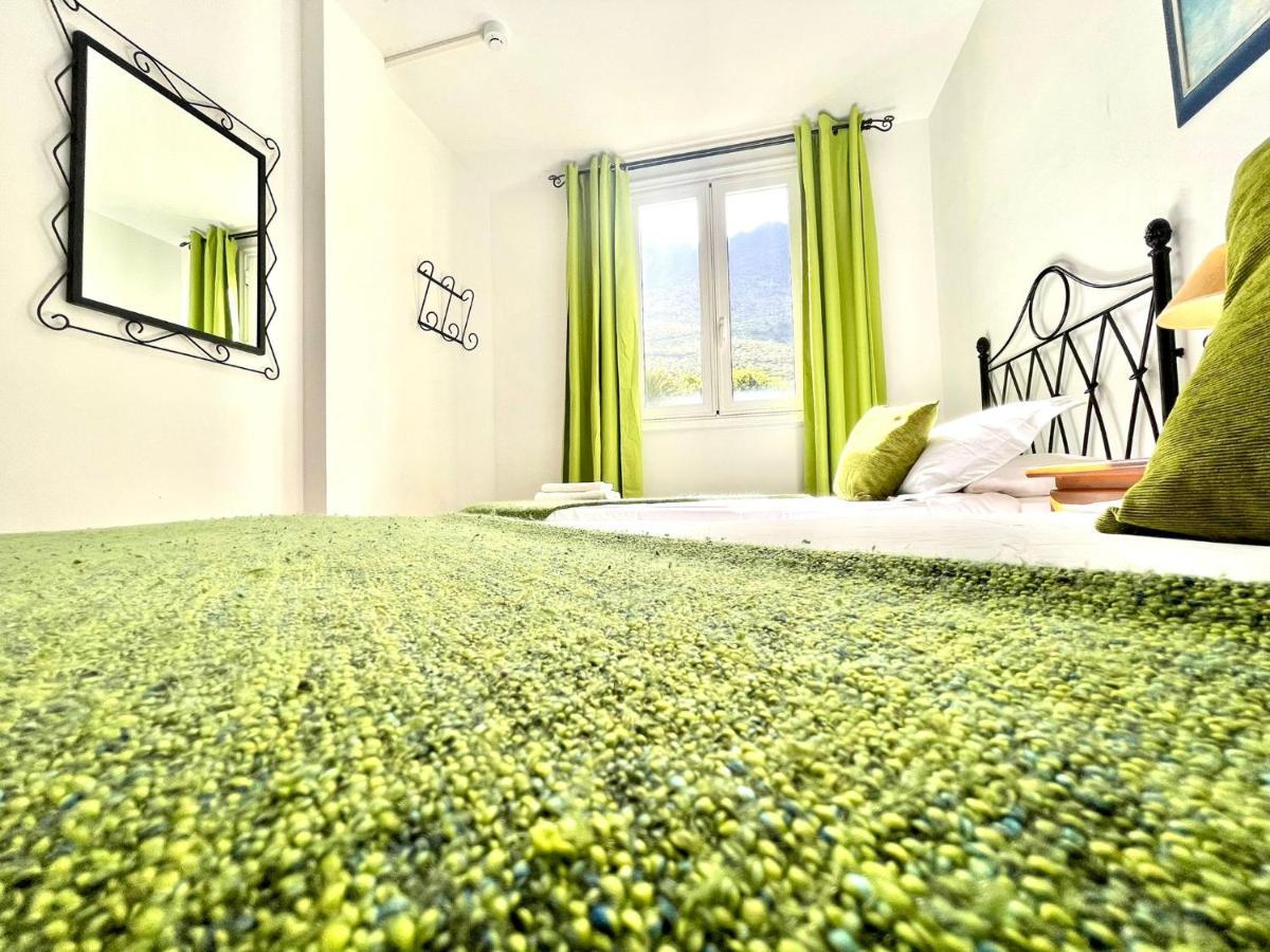 With Spectacular Views, Atlantic Ocean, Pool Y Free Wifi In All Common Areas Apartment Puerto de la Cruz (Tenerife)