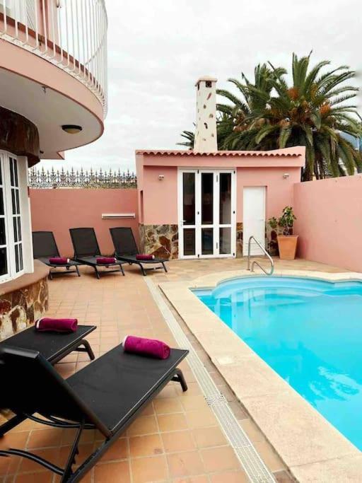 Lujosa Con Piscina Privada Villa