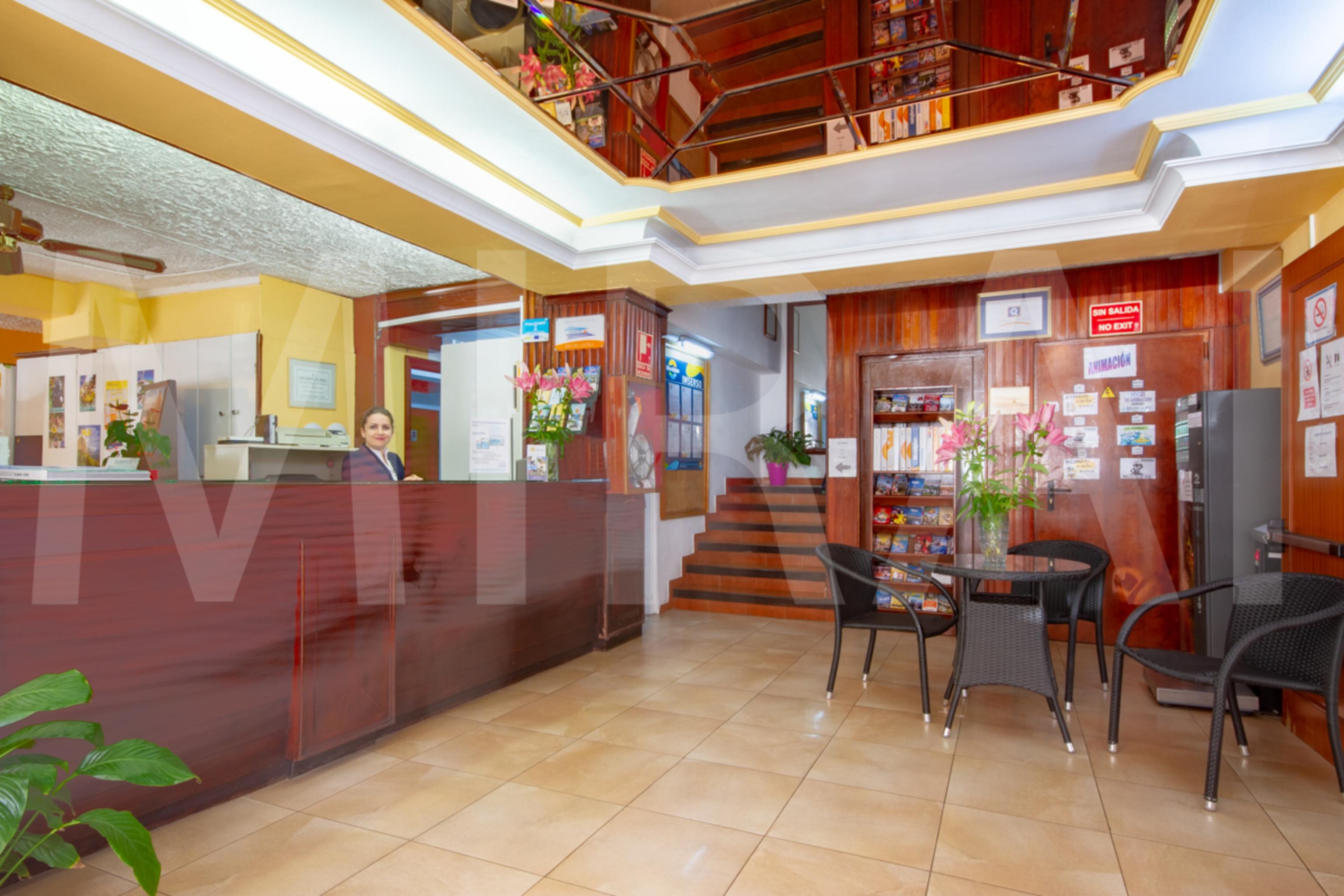 Tropical Hotelli