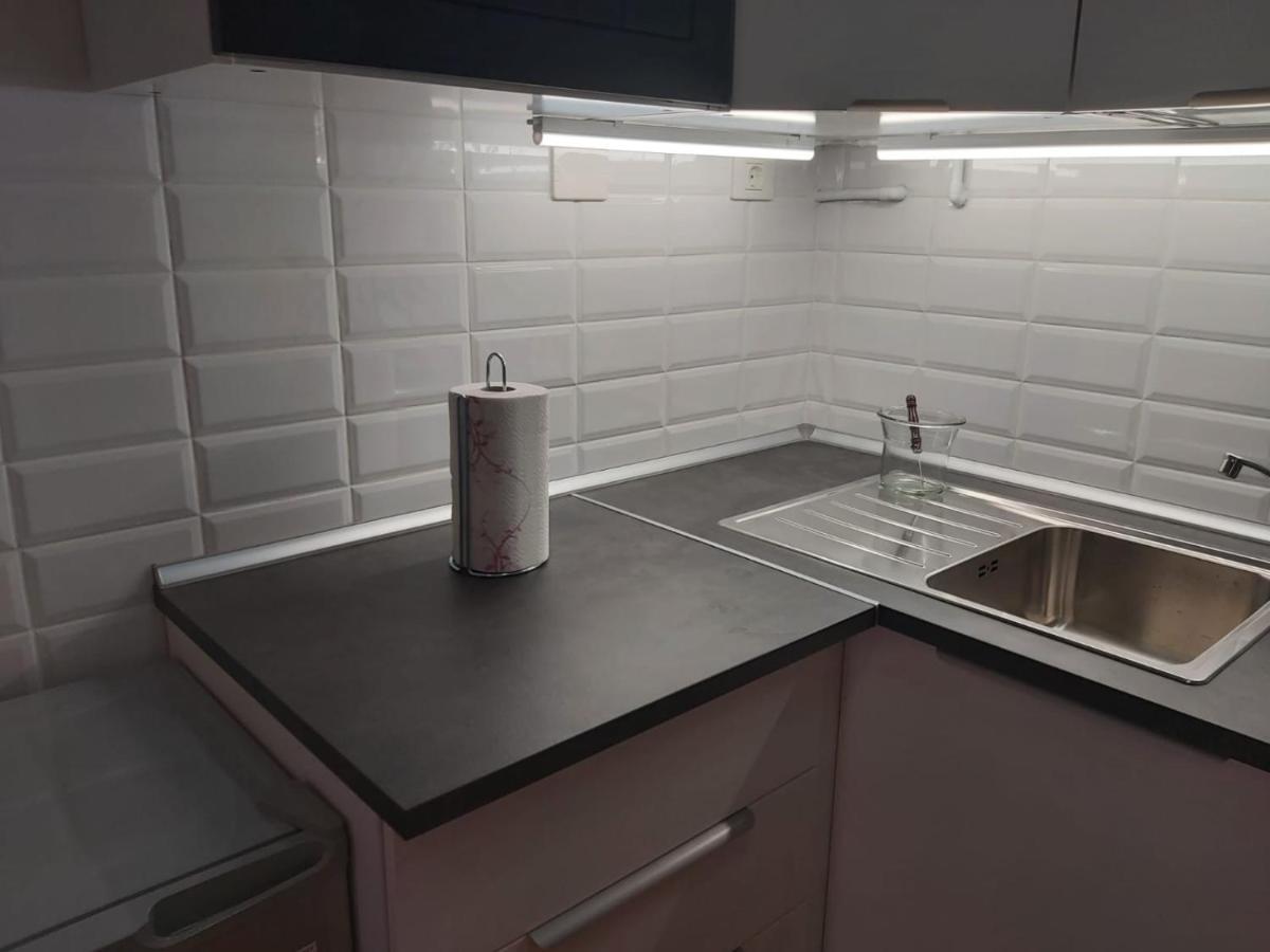 Apartamento Renovado, Frente A La Playa, Con Garaje *