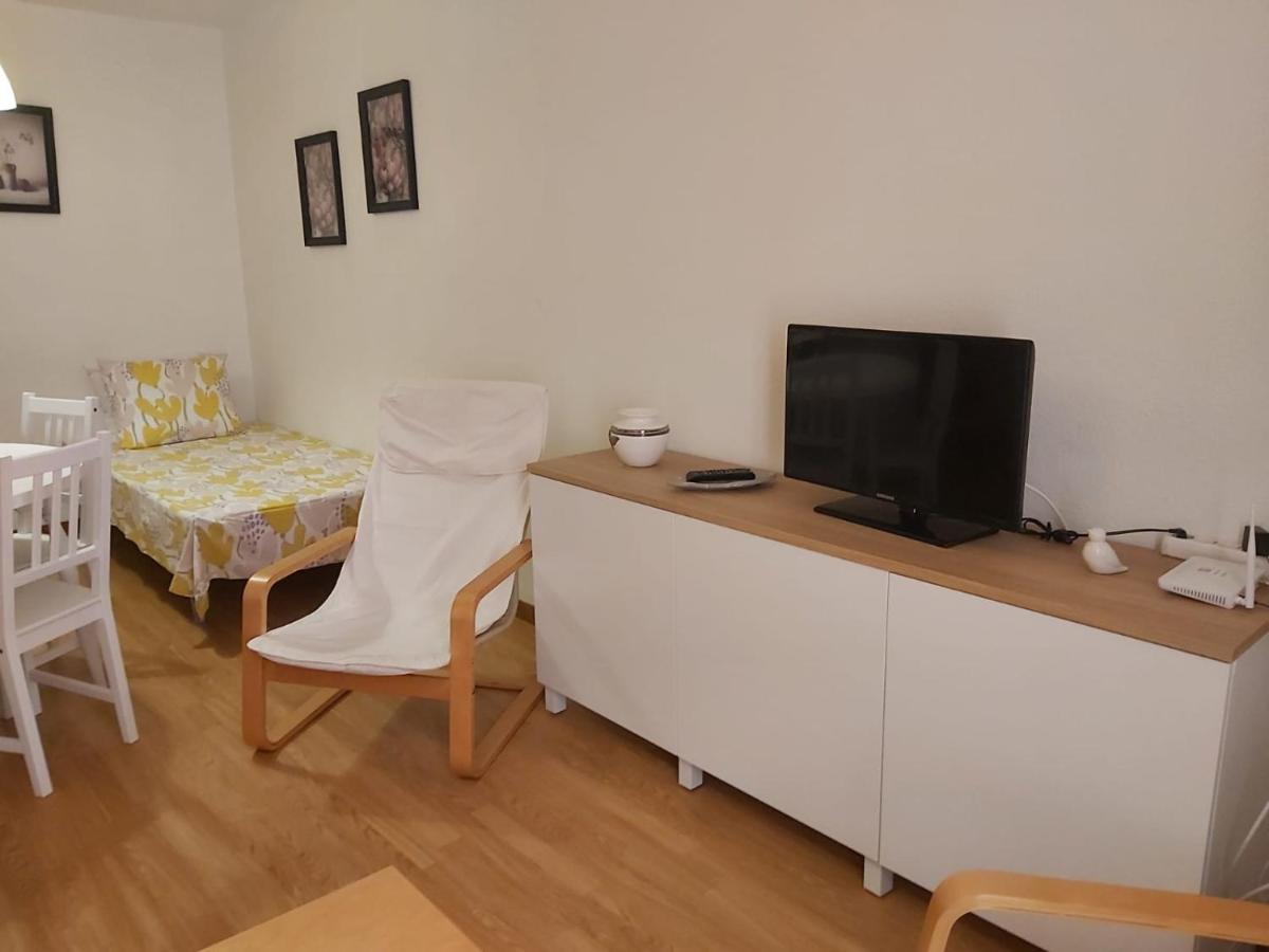 Apartamento Renovado, Frente A La Playa, Con Garaje *