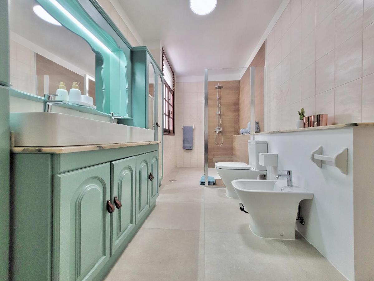 The Balcony House With Free Parking Apartment *
