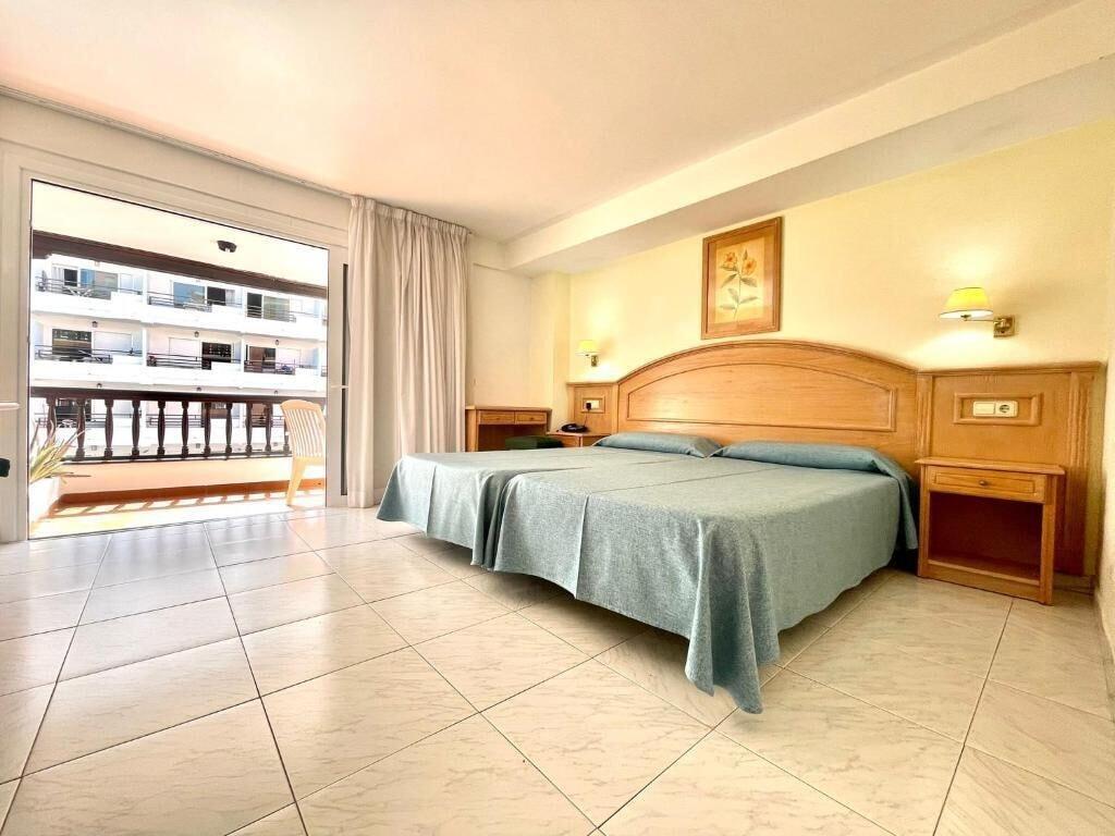 Park Plaza Hotel 2*