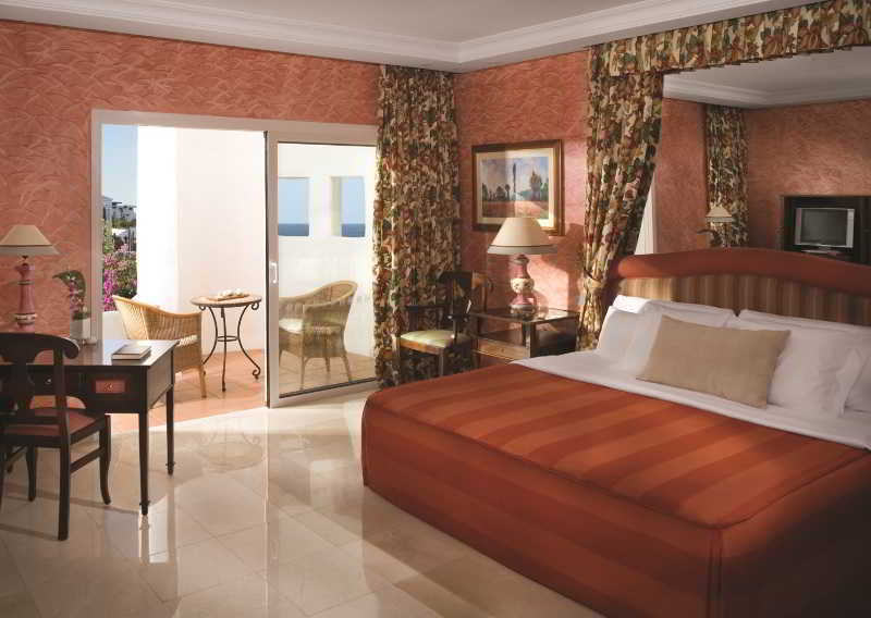 Tropical Hotelli 3*
