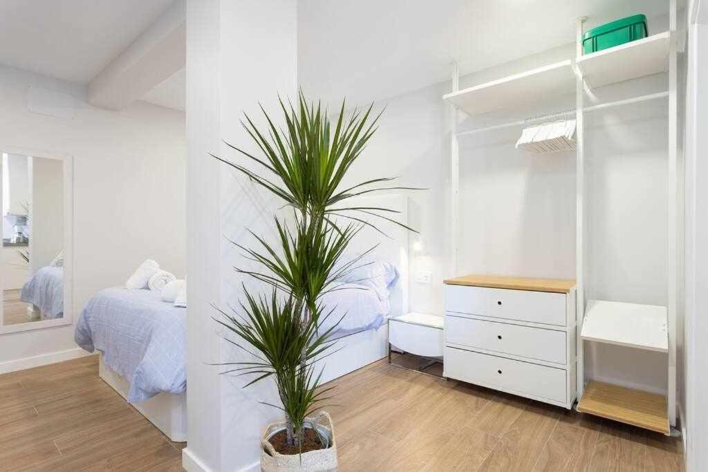Sunnyland Martianez 2 Apartment