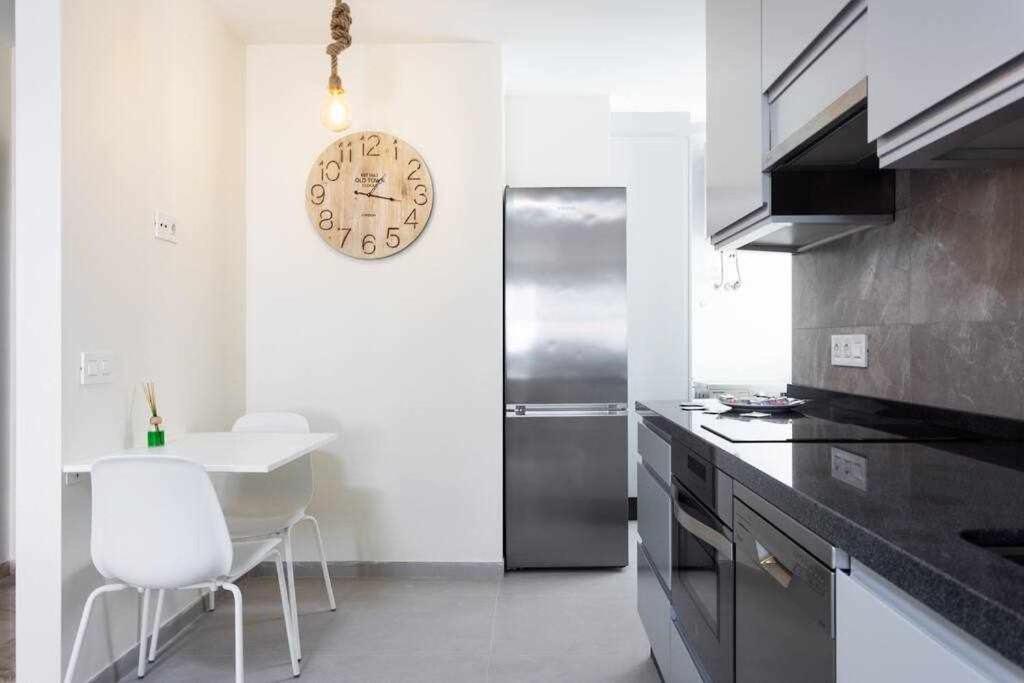 Sunnyland Martianez Valois Apartment *
